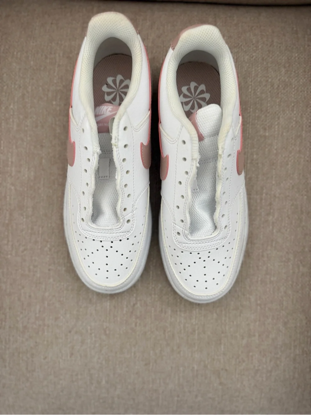 Nike White Sneakers with Light Pink Logo Tongue